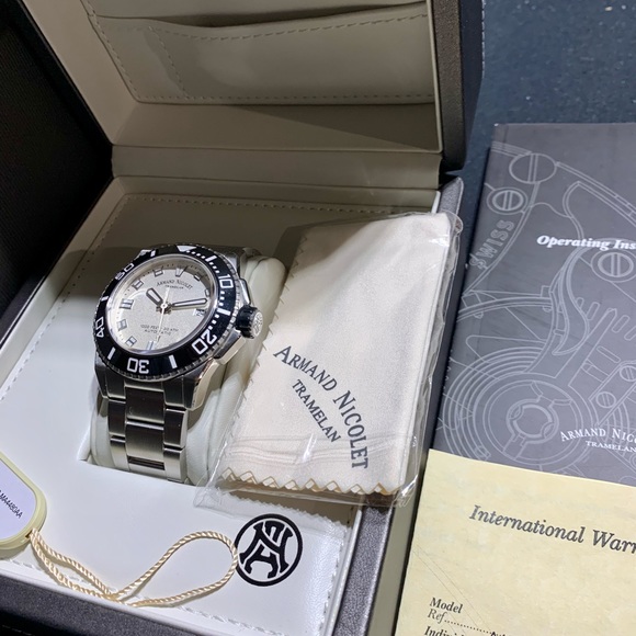 Armand Nicolet JS9 Automatic Diver Watch Stainless - Picture 2 of 12